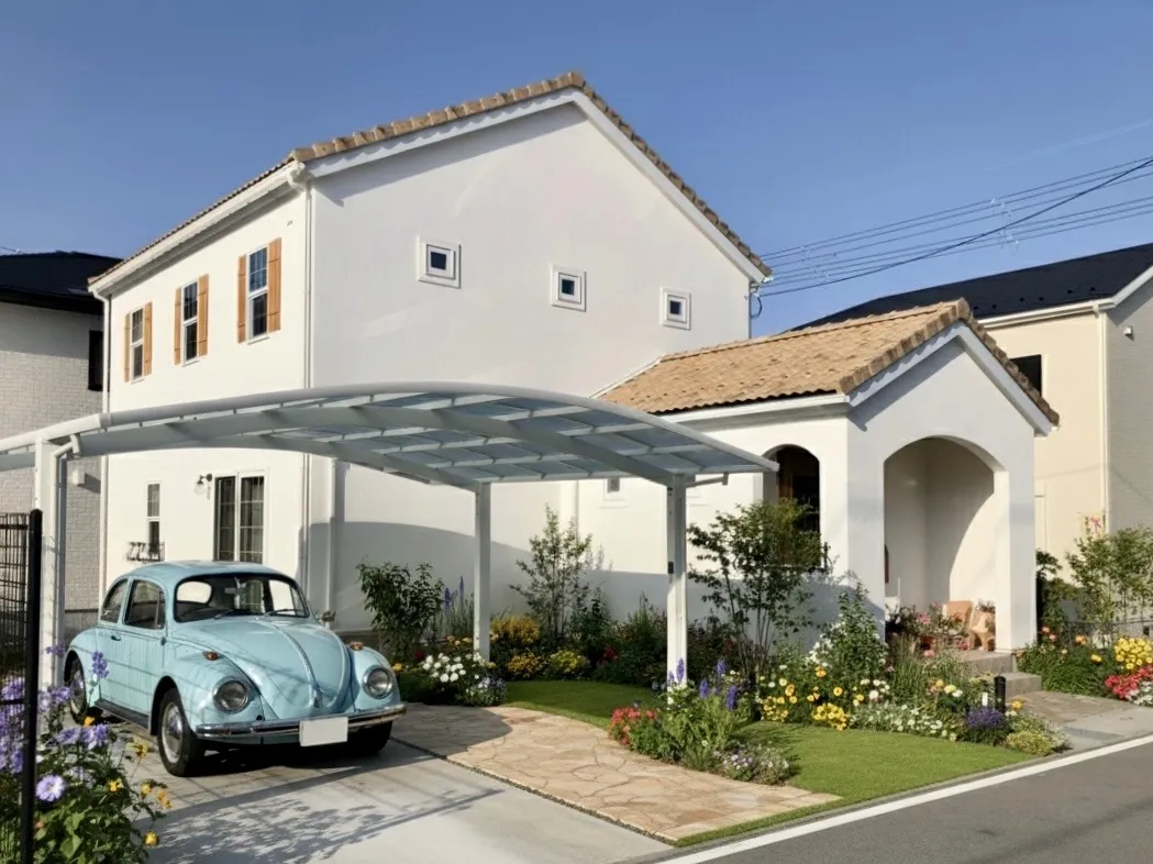 飾り雨戸のある可愛いお家