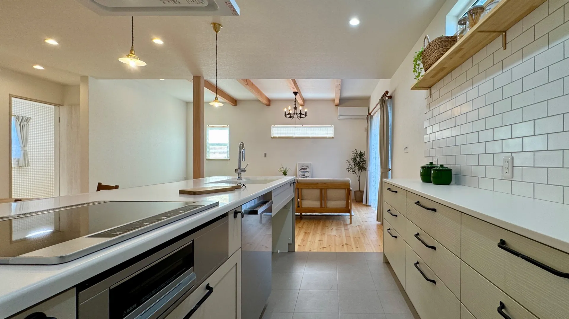 子育て世代が暮らす塗り壁のかわいい平屋のお家