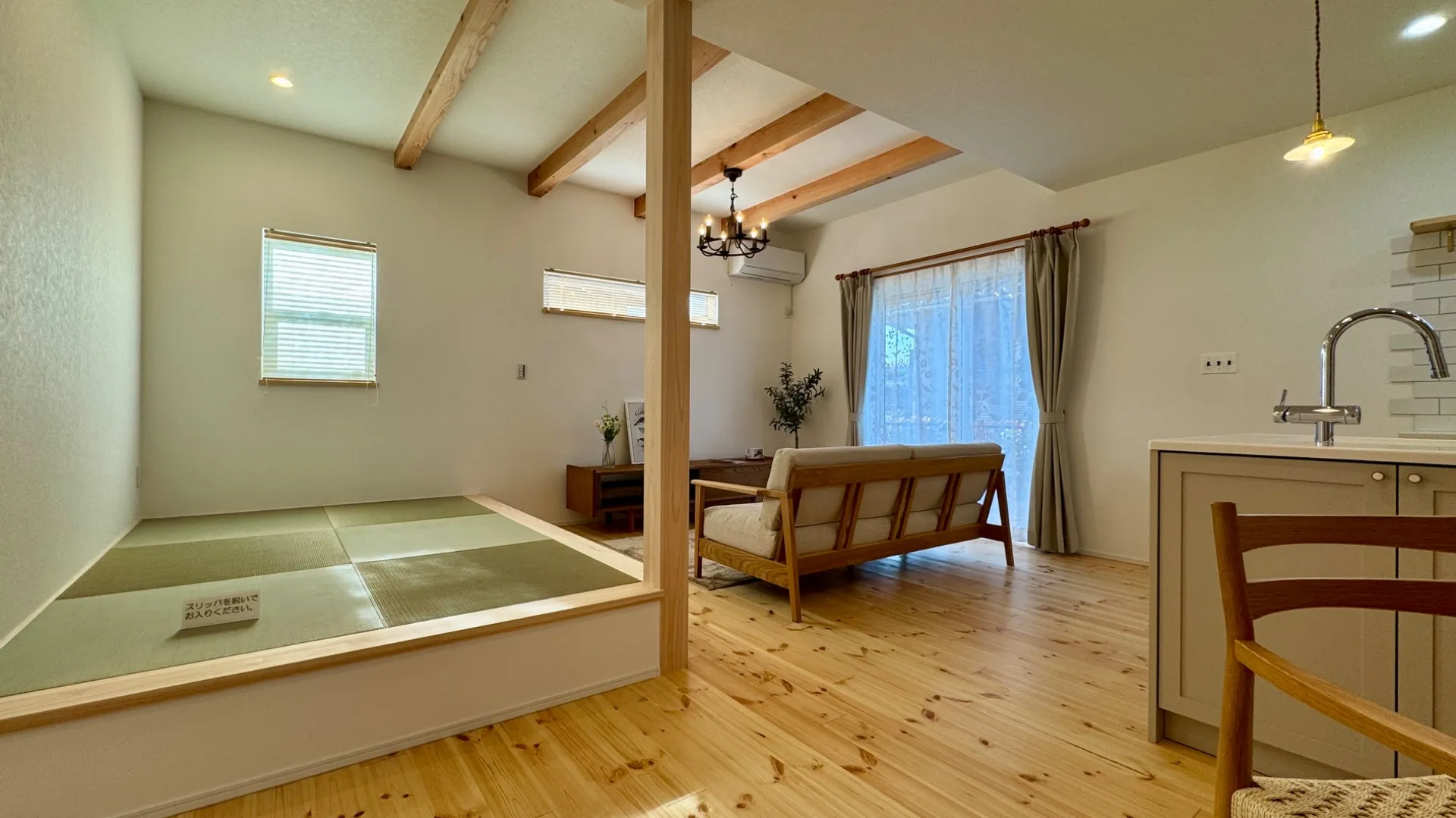 子育て世代が暮らす塗り壁のかわいい平屋のお家