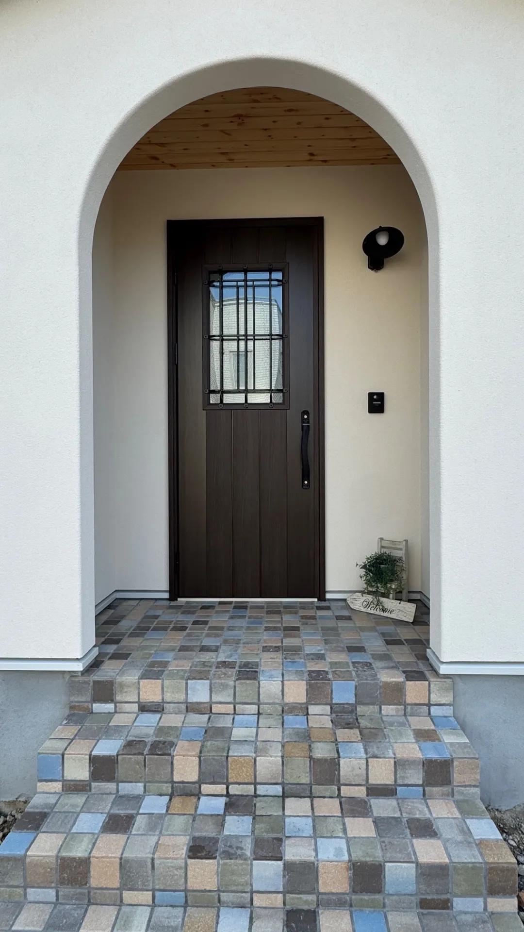 子育て世代が暮らす塗り壁のかわいい平屋のお家